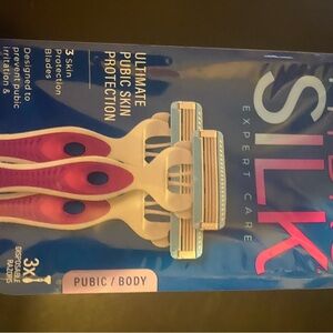 Brand new in pack schick hydro silk 3 pack women’s disposable razors